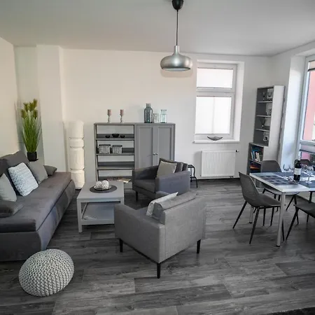 公寓 Apartmanovy Dum Sklipek 特鲁特诺夫