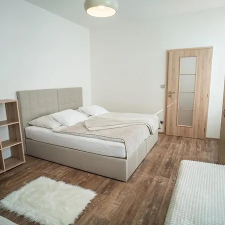 公寓 Apartmanovy Dum Sklipek 特鲁特诺夫