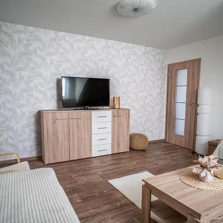 Apartmanovy Dum Sklipek 特鲁特诺夫