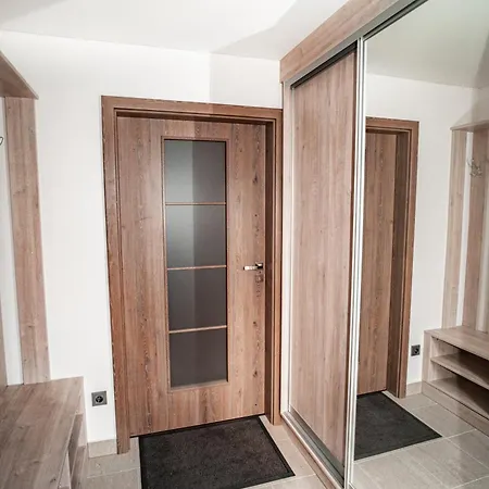 Apartmanovy Dum Sklipek * 特鲁特诺夫