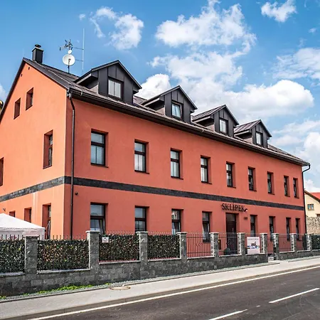 公寓 Apartmanovy Dum Sklipek 特鲁特诺夫